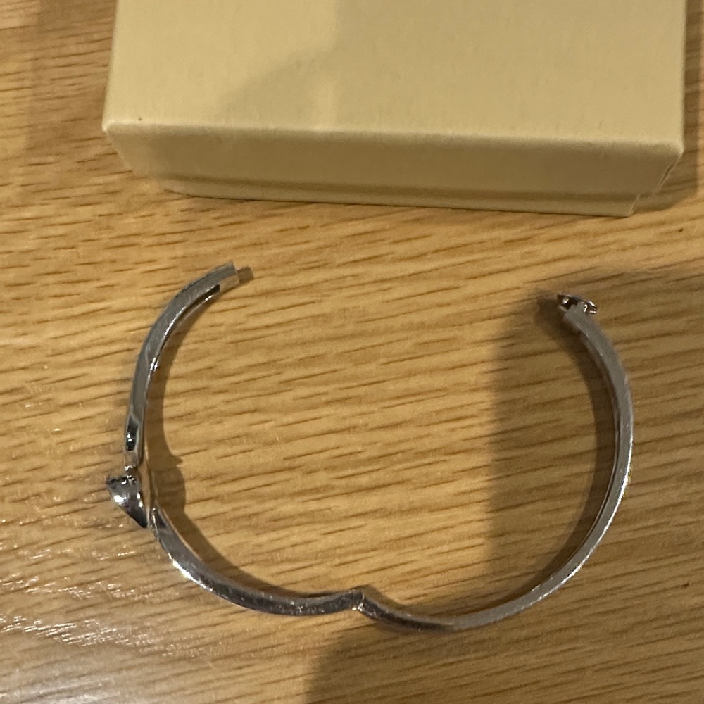Elegant Silver Pearl Bangle - Picture 4 of 7